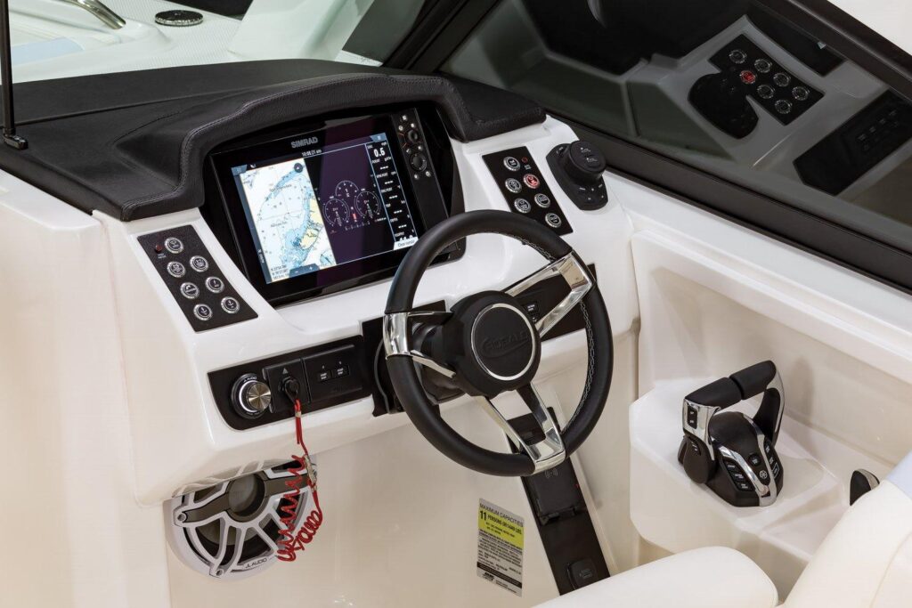 2026 Robalo R257 Dual Console - Gallery Image