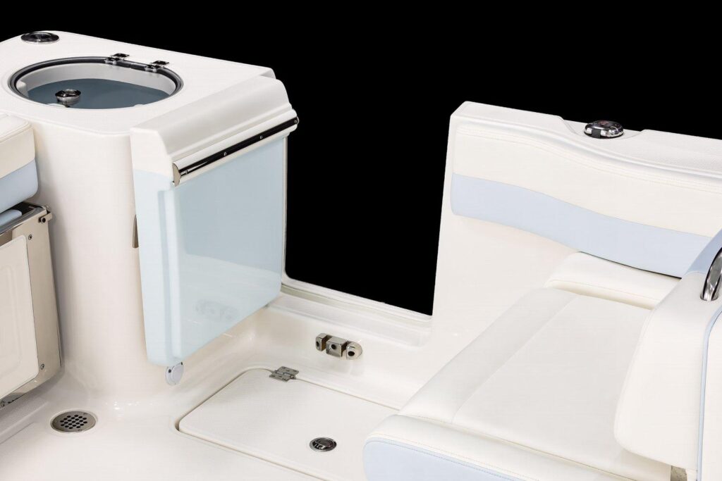 2026 Robalo R257 Dual Console - Gallery Image