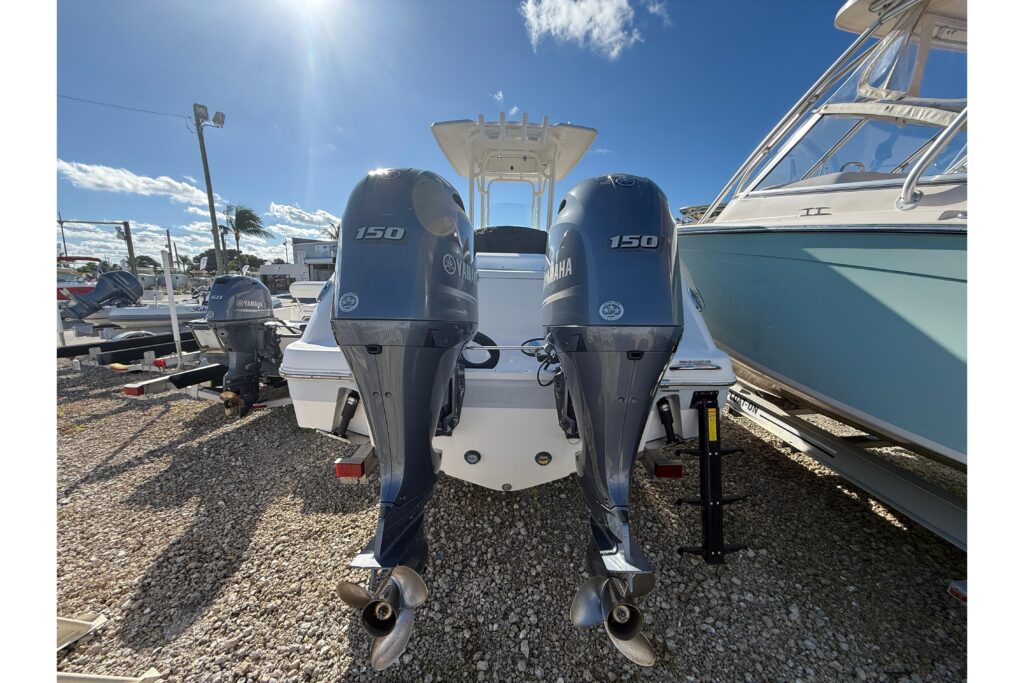 2019 Robalo R242 Center Console - Gallery Image