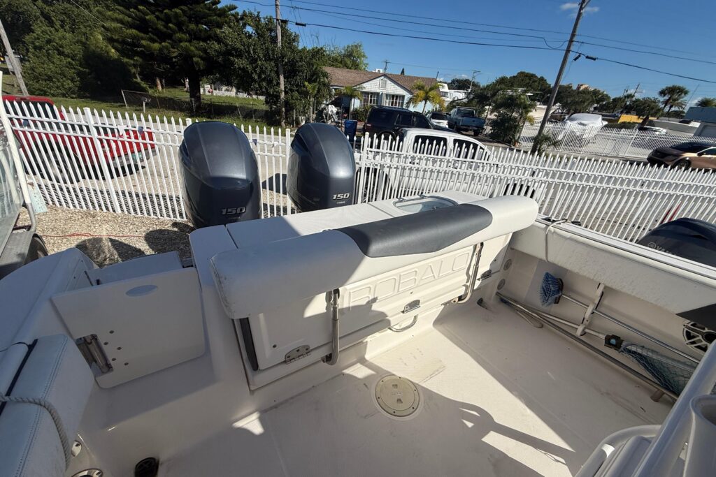 2019 Robalo R242 Center Console - Gallery Image