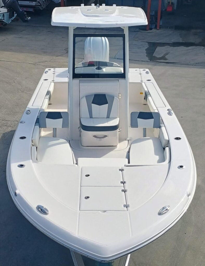 2025 Robalo 246 Cayman - Gallery Image