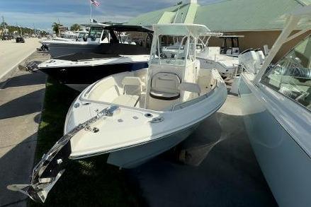 2024 Sailfish 242 CC - Gallery Image